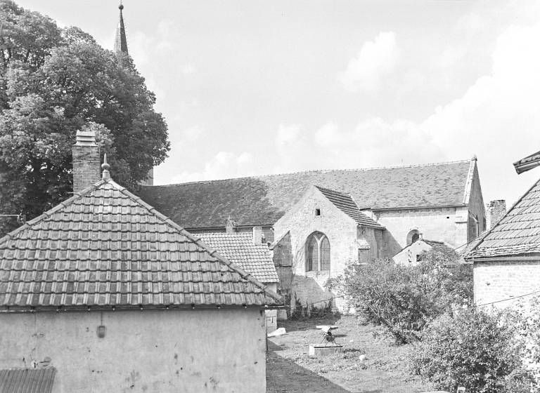 Elévation droite : chapelle droite, choeur et sacristie.