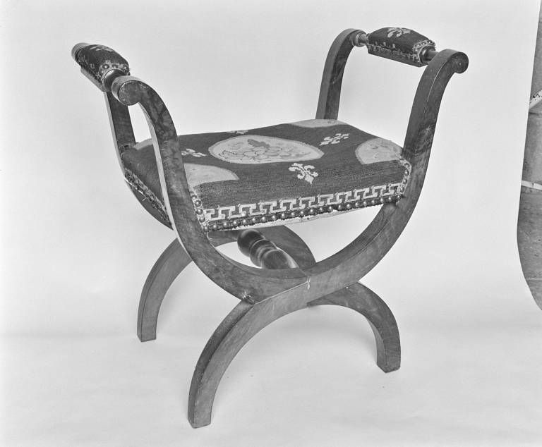 Fauteuil de célébrant (siège en X)