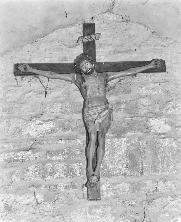 Statue : Christ en croix