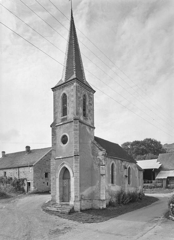 Vue d'ensemble de trois-quarts droit.