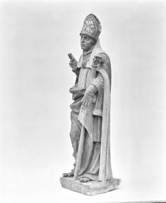 Trois-quarts gauche.