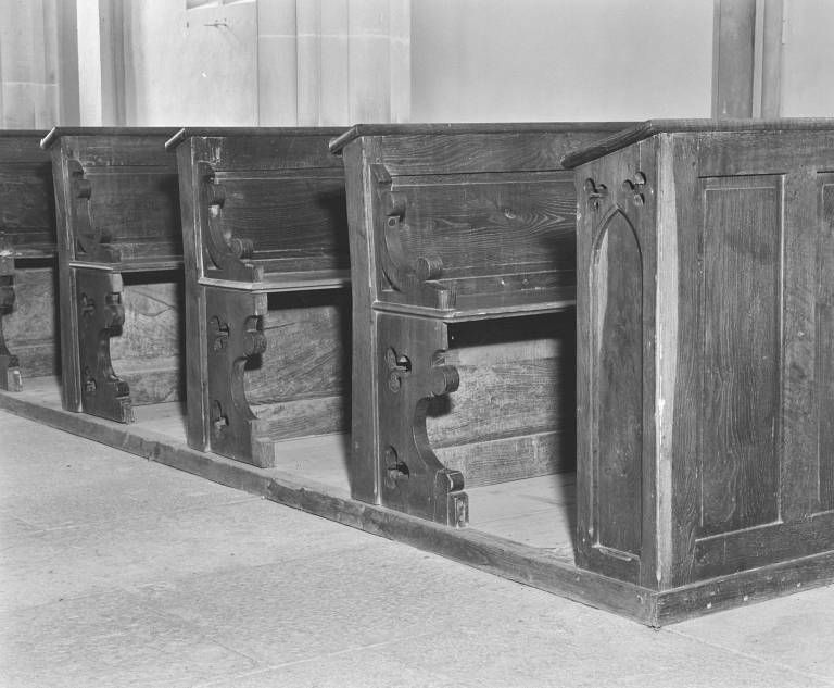 Bancs de la nef.