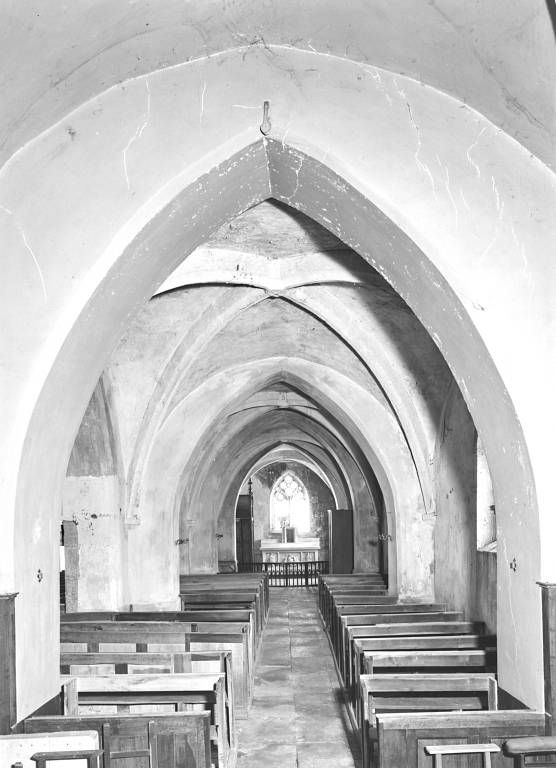 Bas-côté gauche : depuis la chapelle postérieure.