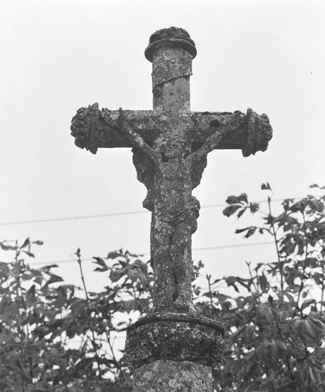 Détail de la croix, côté Christ.