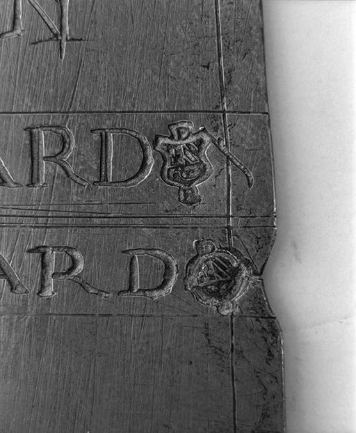 Détail : poinçons de Pierre et Bénigne Richard.