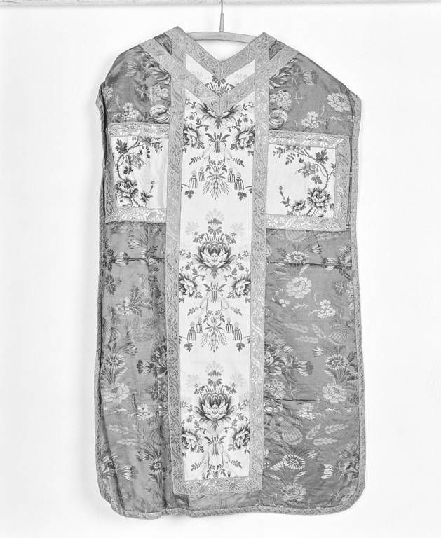 Chasuble et voile de calice (ornement rouge)