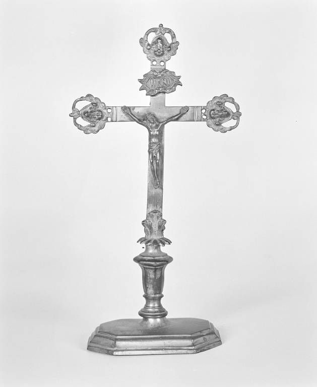 Croix d'autel