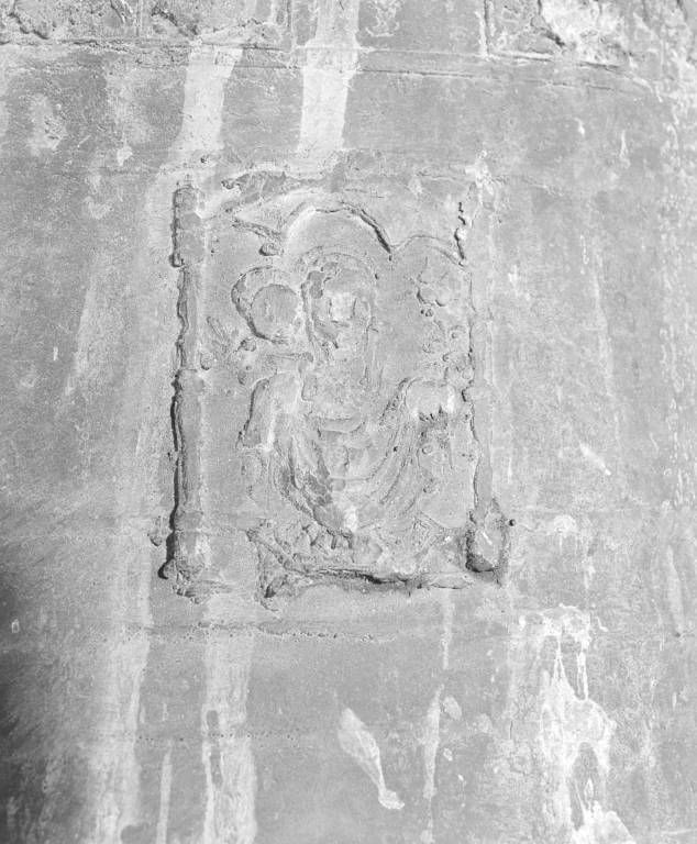 Détail, relief : Vierge à l'Enfant.