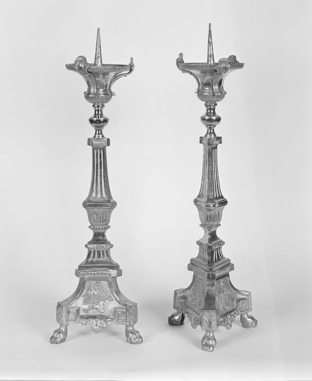 Paire de chandeliers d'autel