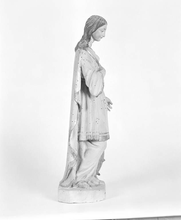 Sainte Catherine : profil droit.