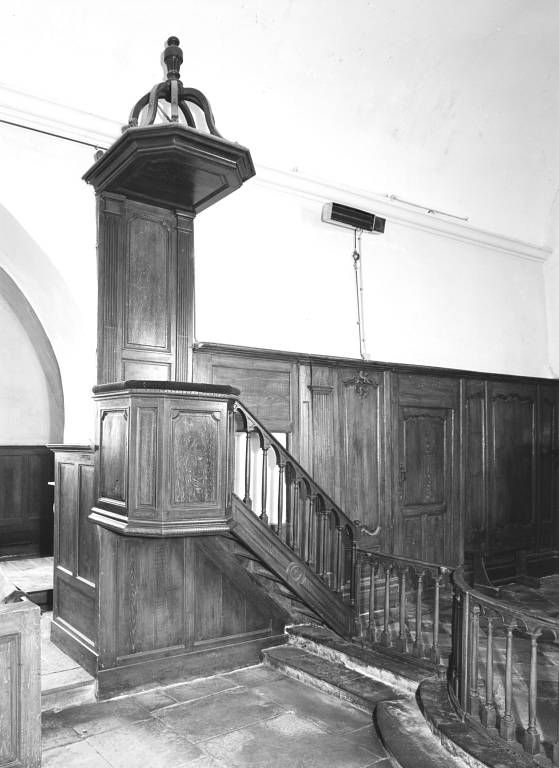 Chaire à prêcher et clôture de sanctuaire (table de communion)