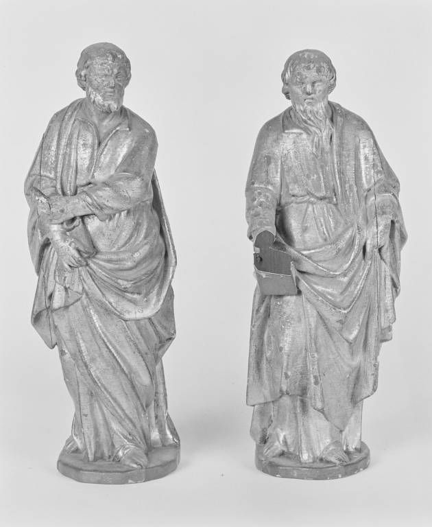 Statuettes : saint Pierre, saint Paul et deux saintes