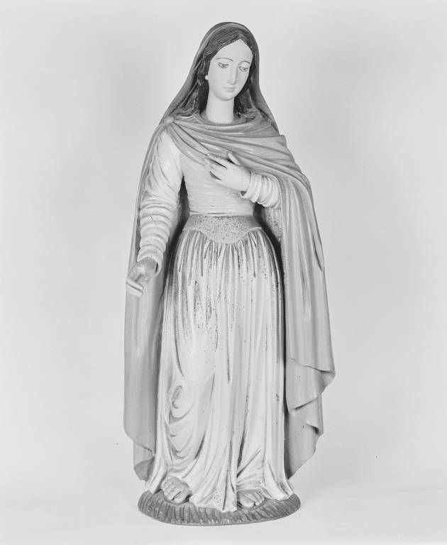 Statue : sainte