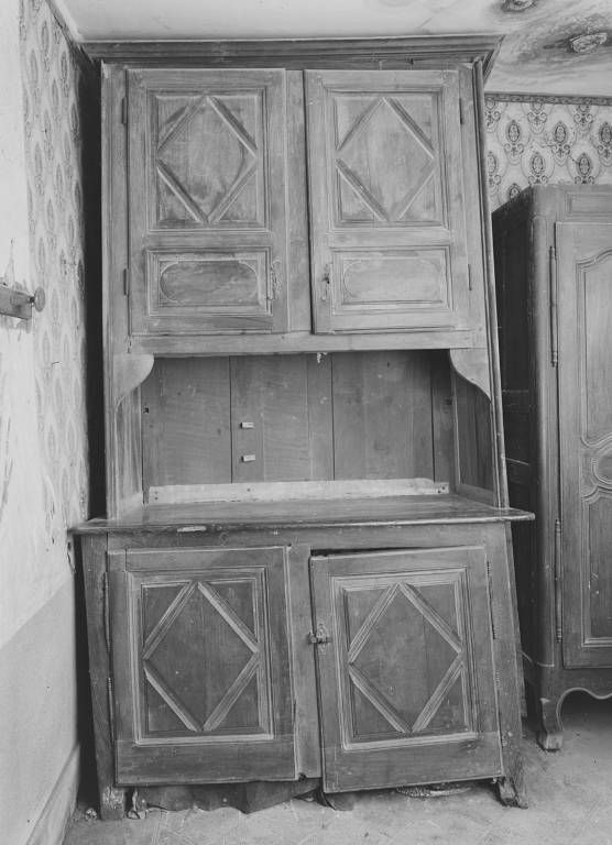 Armoire à deux corps, à retrait