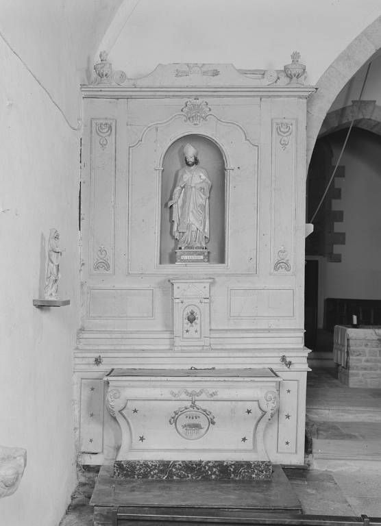 Ensemble de deux autels latéraux avec tabernacle et retable