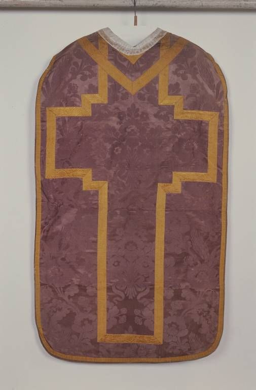 Ornement violet : chasuble et bourse de corporal