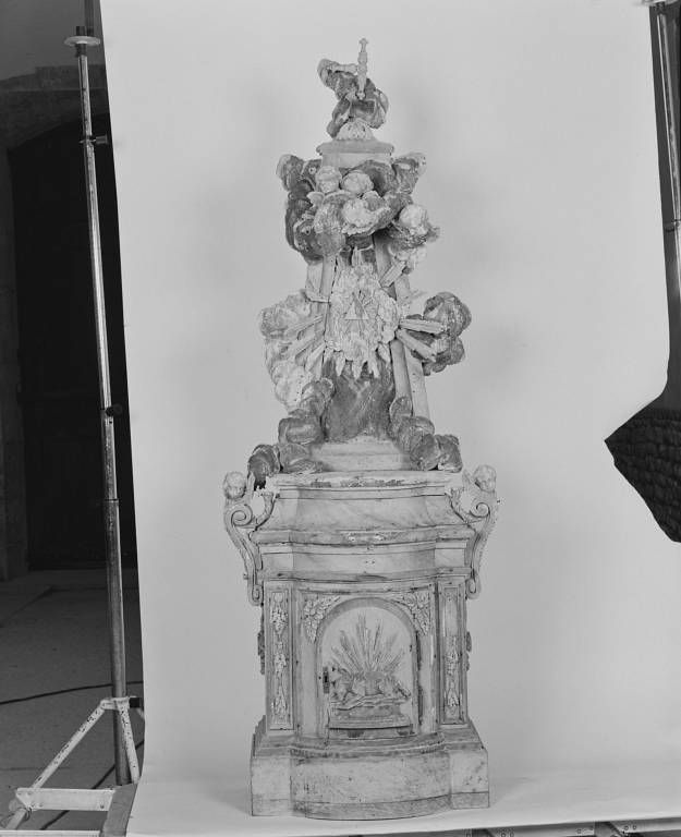 Maître-autel, tabernacle et dais d'exposition
