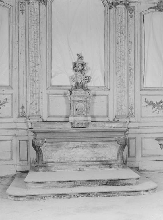 Maître-autel : vue d'ensemble.