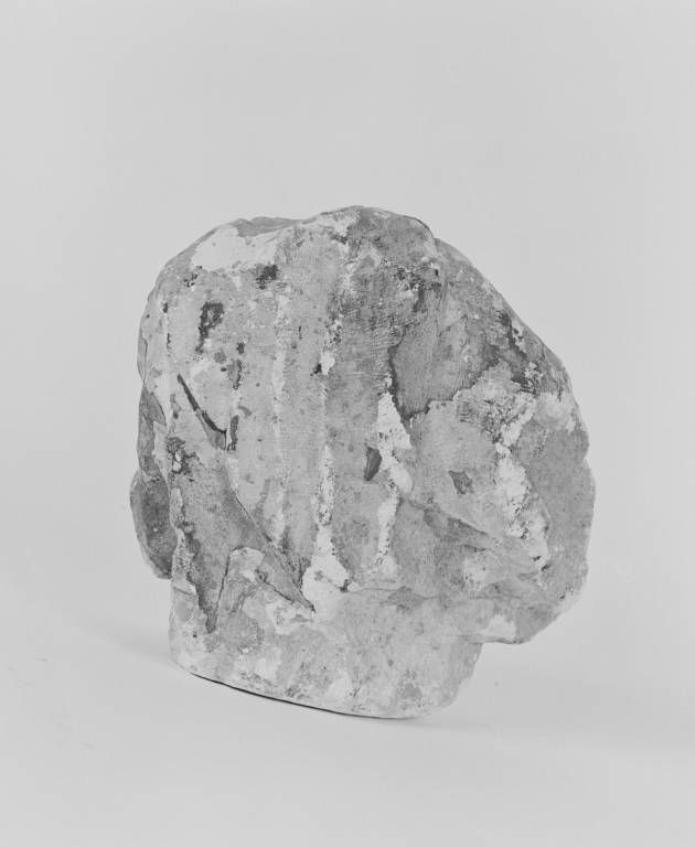 Fragment de statue : revers.