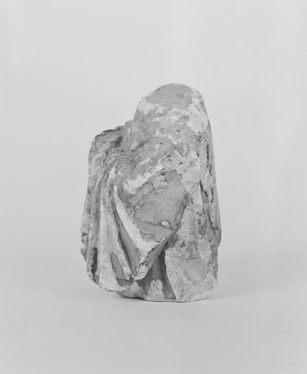 Fragment de statue : profil gauche.