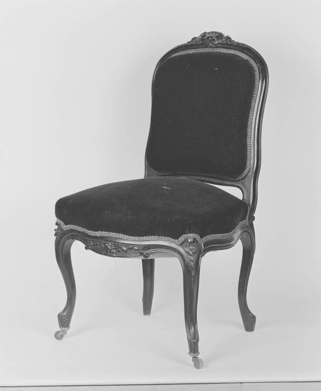 Une chaise.