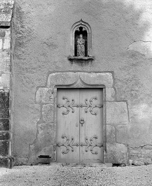 Elévation sud, porte latérale de la nef.