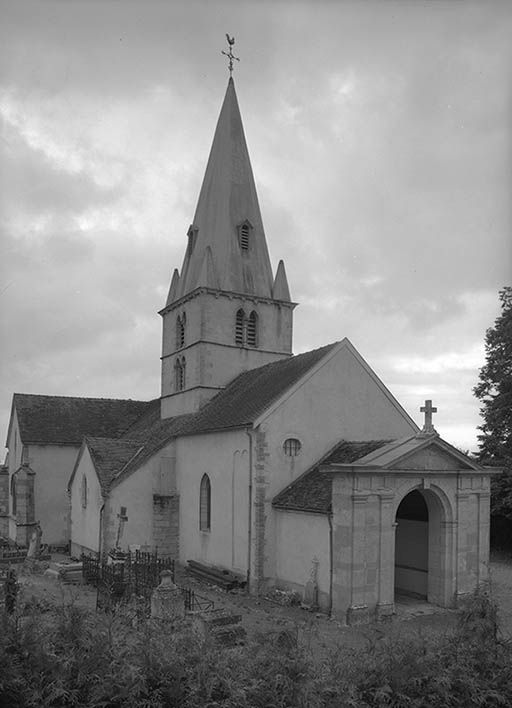 Elévation antérieure, vue de trois-quarts gauche.