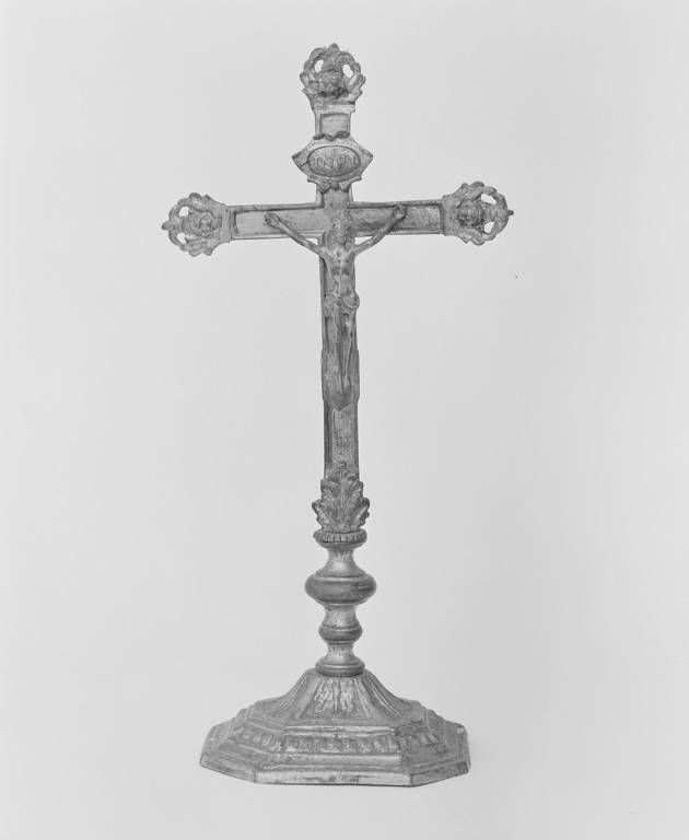 Croix d'autel