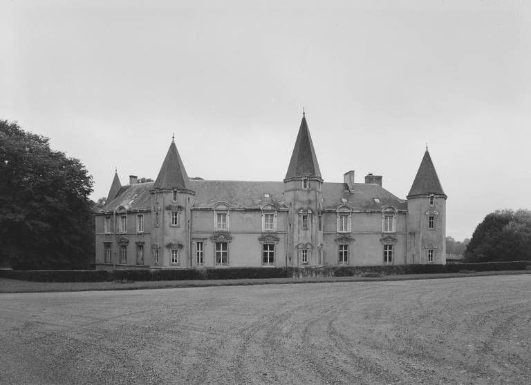 Elévations nord et est.