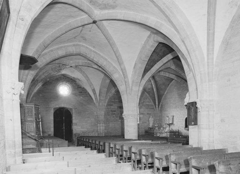 Les deux vaisseaux de la nef depuis l'avant-choeur.