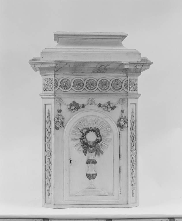 Ancien autel et tabernacle