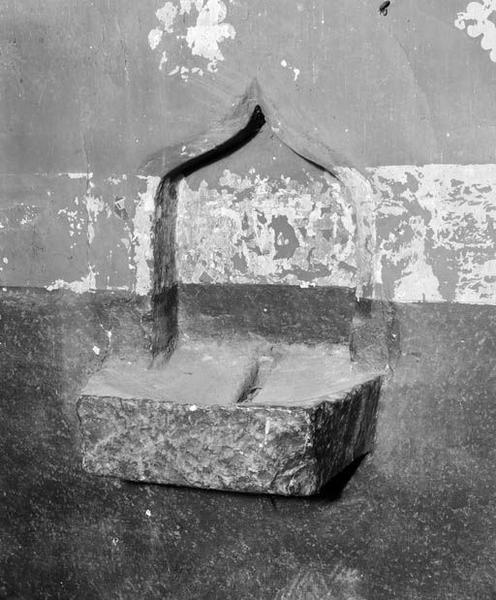 Chapelle droite : lavabo