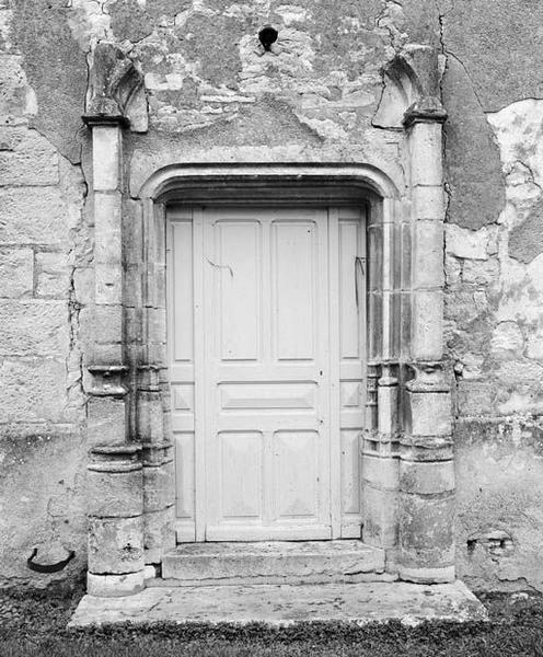 Chapelle droite : porte extérieure