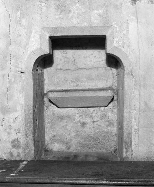 lavabo de le chapelle droite.