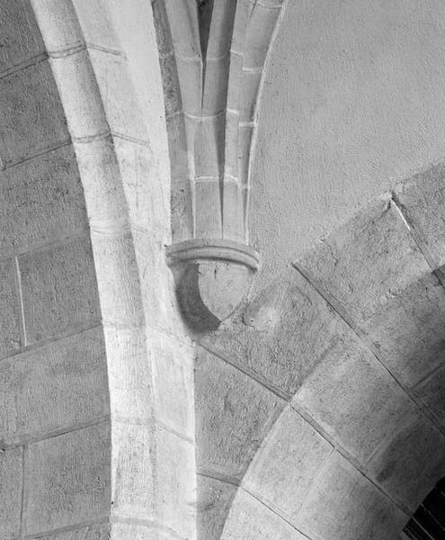 Bras gauche du transept : culot antérieur droit.