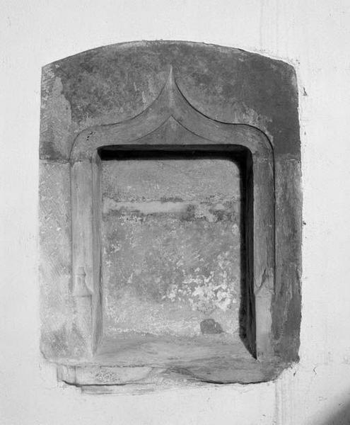 Chapelle du bras droit du transept : lavabo.