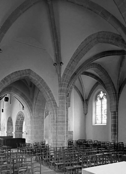 Croisée et bras gauche du transept, vue prise du choeur.