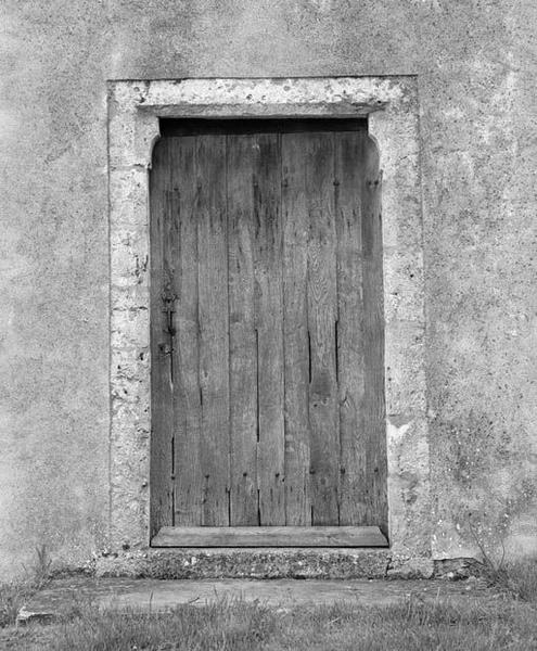 Façade : détail de la porte.