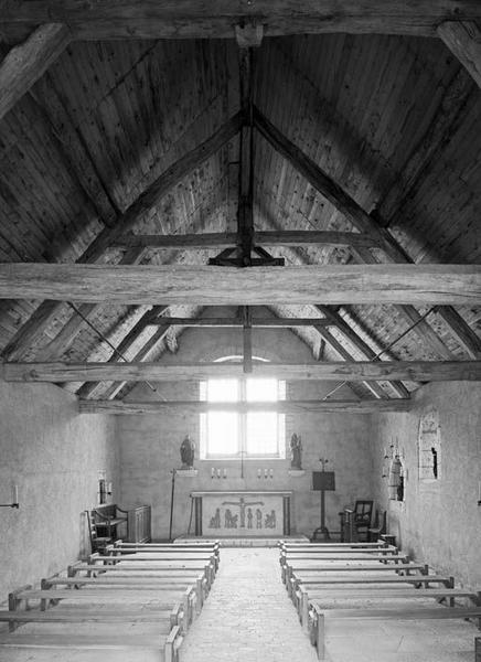 Vue intérieure prise de l'entrée.