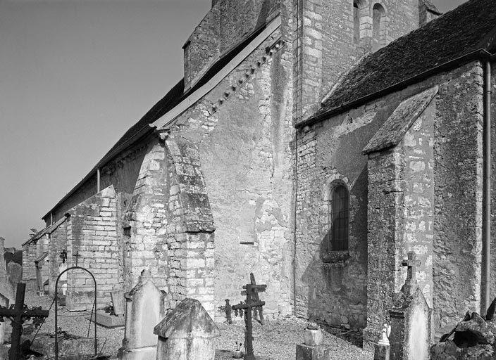 Bas-côté droit mur droit du choeur