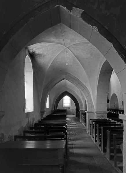 Bas-côté droit, vue prise de la chapelle