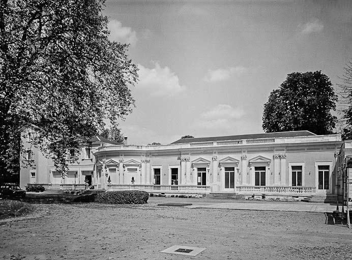 Façade, vue depuis le sud-ouest.