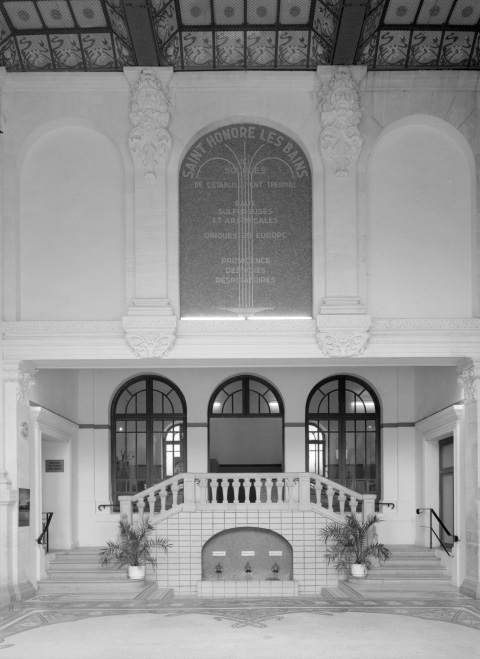 Hall des sources, mur postérieur.