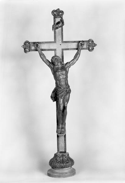 Croix : Christ en croix