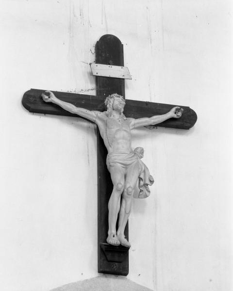 Croix : Christ en croix