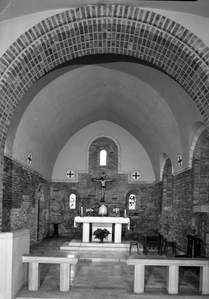 Vue intérieure du choeur prise de la nef