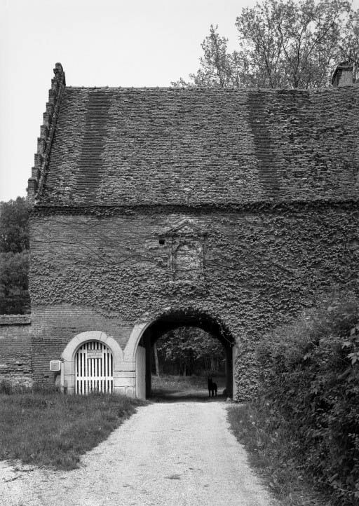 Bâtiment de l'ancien château : corps de passage.