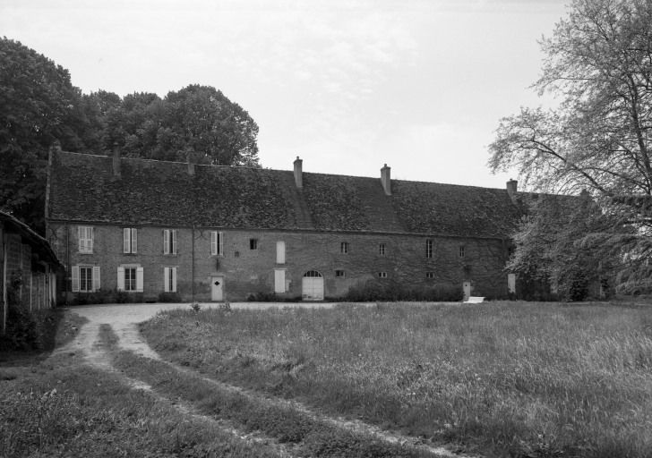 Bâtiment de l'ancien château, élévation sur cour.
