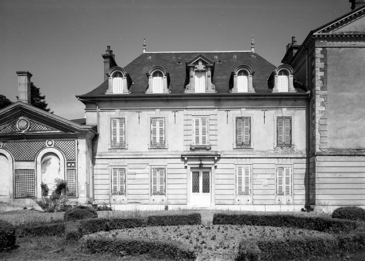 Façade corps central.