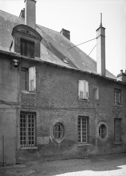 Mur postérieur du corps de logis.
